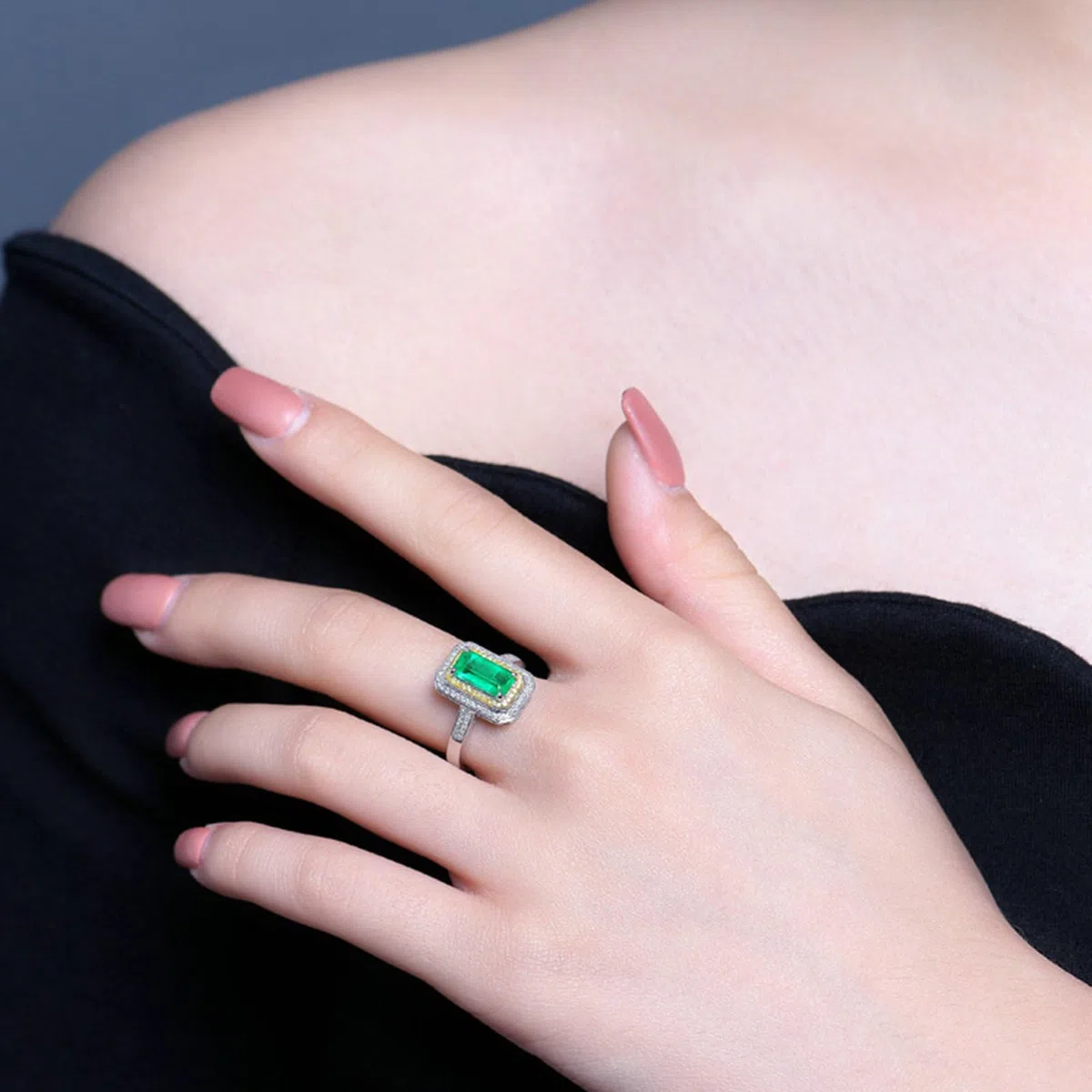 Anillo de oro blanco 750 585 375 para mujer, talla 47 (15,0) 65 (20,7), alianzas individuales para mujer, 4 puentes, engaste con esmeralda de 1,6 quilates y moissanita