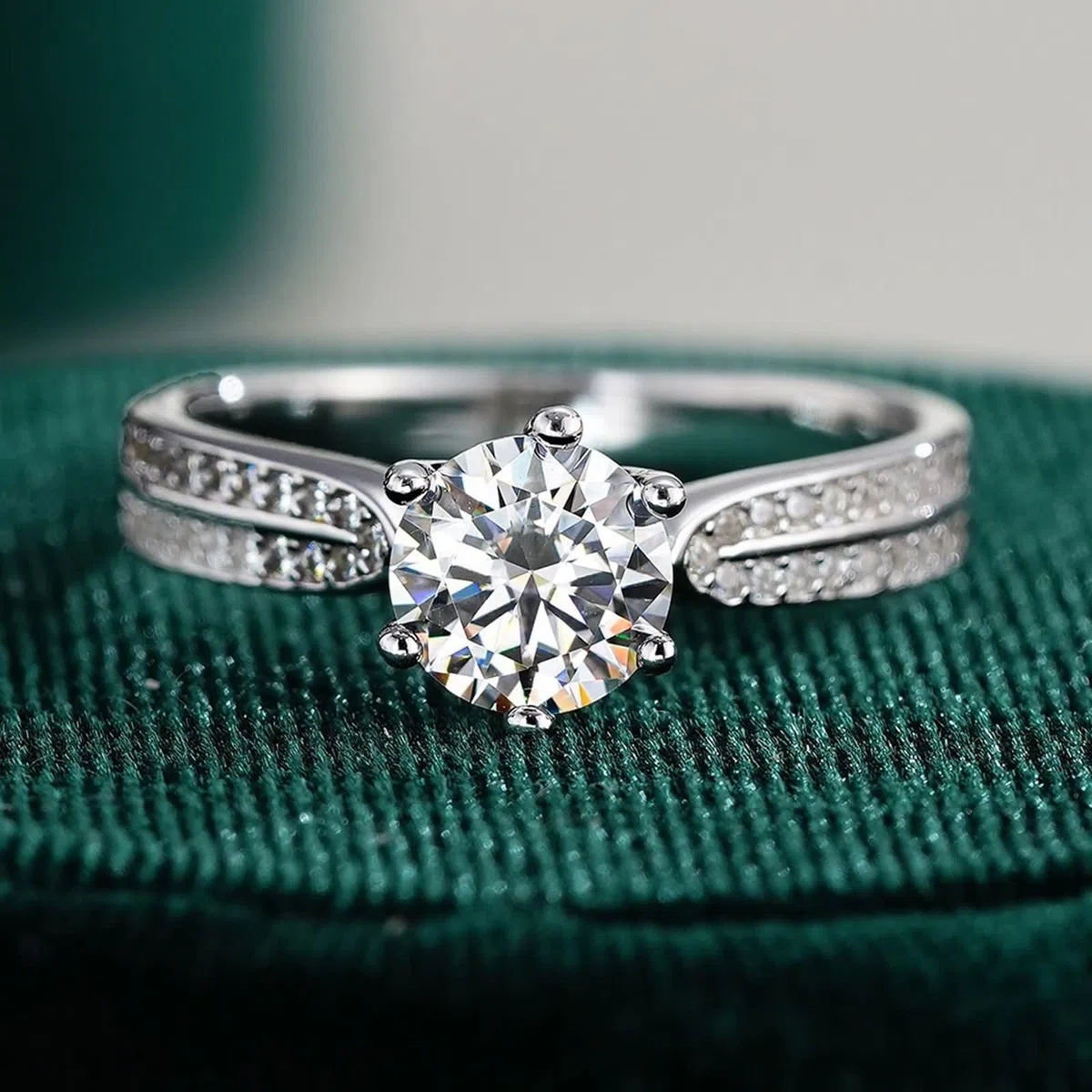 Anillos de Plata Fino, Pinky Anillo de 6 Dientes Redondo con 1 Quilate Moissanite Platino 950 Tamaño 60 (19.1)