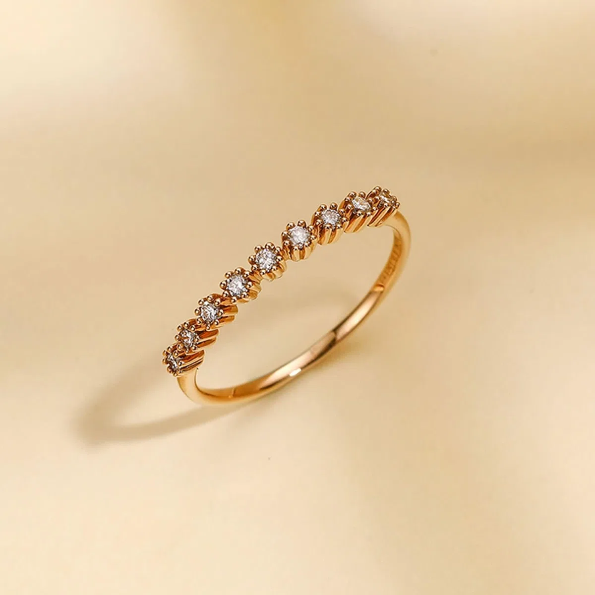Anillos de Compromiso Oro Blanco Mujer 9 K / 14 K / 18 K, Media Eternidad Redondo con Diamante de 0,17 ct, Anillo Matrimonio Mujer Plata