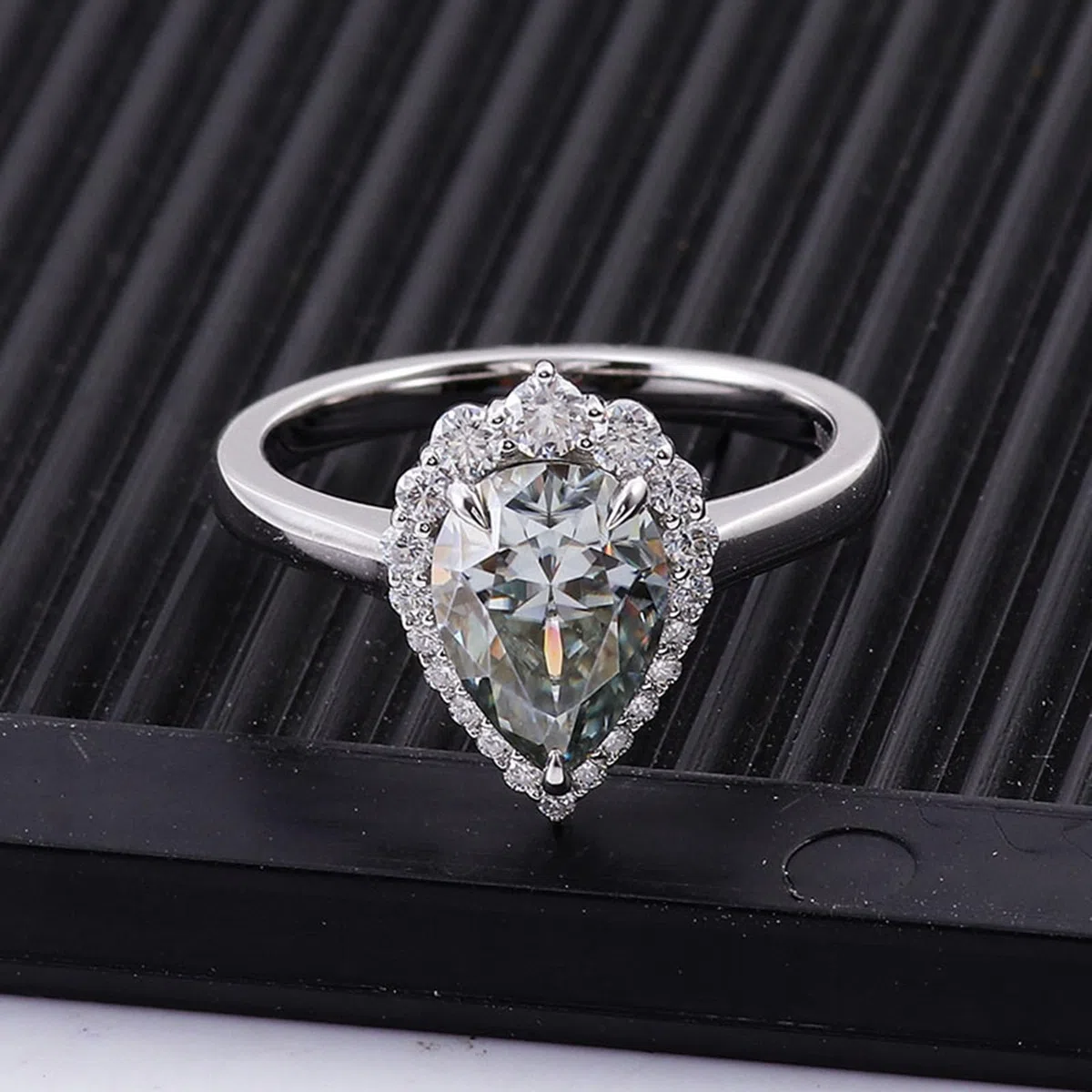 Anillos de amistad finos, oro blanco, 9 K, gota con moissanita gris claro